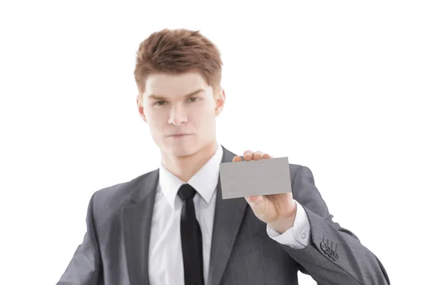 Joven hombre de negocios mostrando la tarjeta de visita en blanco.aislado en un blanco — Foto de Stock