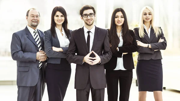 Begreppet framgång i affärer: professionella business-team på office bakgrund — Stockfoto