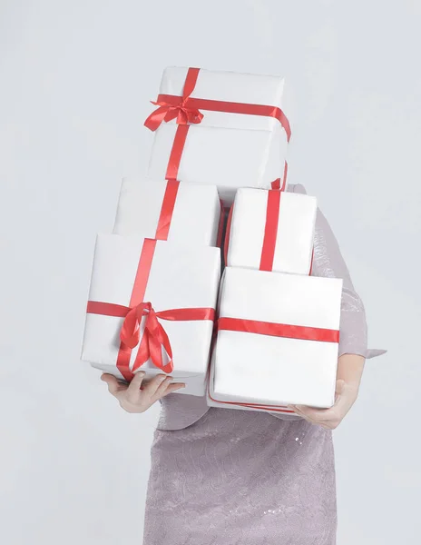 Close-up de mulher com muitas caixas de presente . — Fotografia de Stock