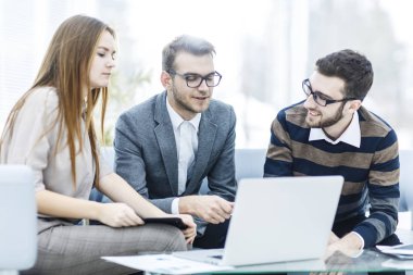  başarılı iş takım işyeri dizüstü bilgisayar ile tartışmak çalışma soruları.