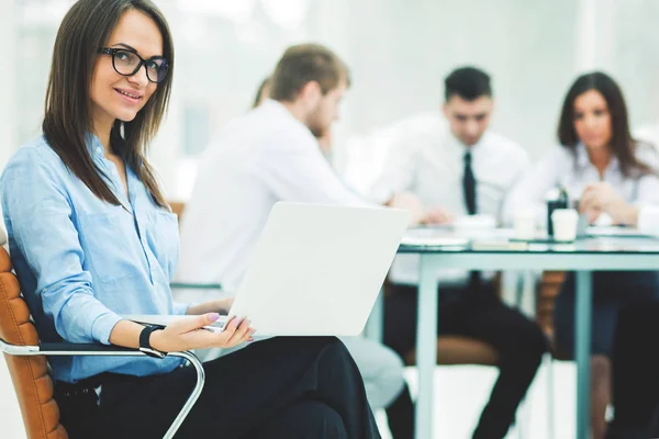 Abogado líder de la empresa en el fondo, socios de negocios reunión de negocios — Foto de Stock