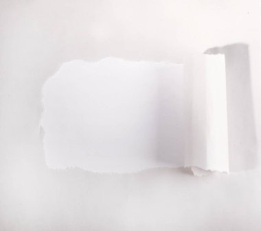 yırtık edges.background kağıdına delik.