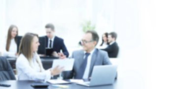 çalışanların bulanıklık cinsinden finansal veriler ile çalışmak üzere dijital tablet kullanımı