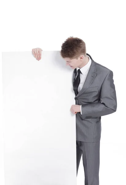 Exitoso joven hombre de negocios mirando banner en blanco — Foto de Stock