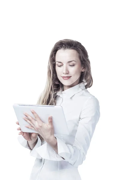 Porträtt av framgångsrik affärskvinna med digital tablett på vit bakgrund — Stockfoto