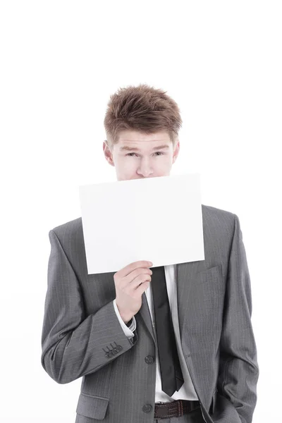 Joven empresario mostrando una hoja en blanco.aislado en un blanco — Foto de Stock