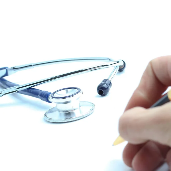 Primer plano .hand del médico que escribe una receta —  Fotos de Stock