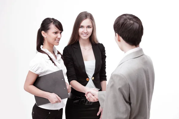 Zakenpartners schudden handen voordat de besprekingen — Stockfoto