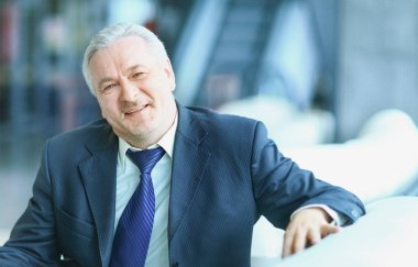 office.photo kopya alanı ile arka plan üzerinde olgun bir işadamı portresi