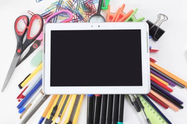 .photo kopya alanı ile dijital tablet üzerinde ofis malzemeleri