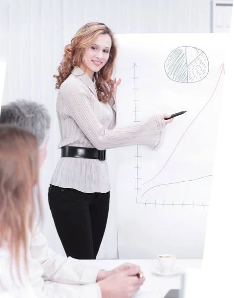 Business woman conducts a presentation of a new project — Stock Photo, Image