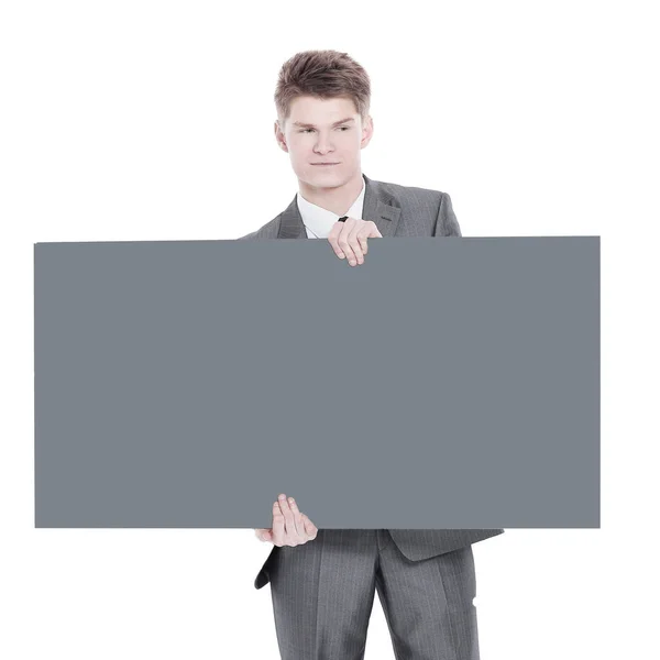 Nuori liikemies osoittaa tyhjä kyltti. Eristetty valkoinen — kuvapankkivalokuva
