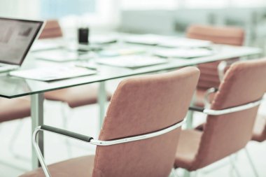 Toplantıdan önce iş takım için belgelerle Resepsiyon.