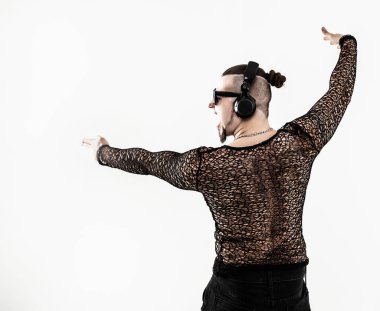 arka görünümü - kulaklık ve koyu gözlük p yaratıcı rapçi