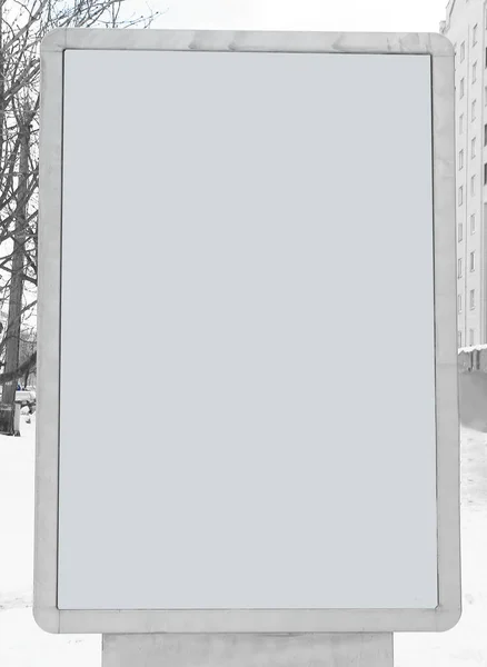 Stäng up.blank banner på bakgrunden av en stad stree — Stockfoto