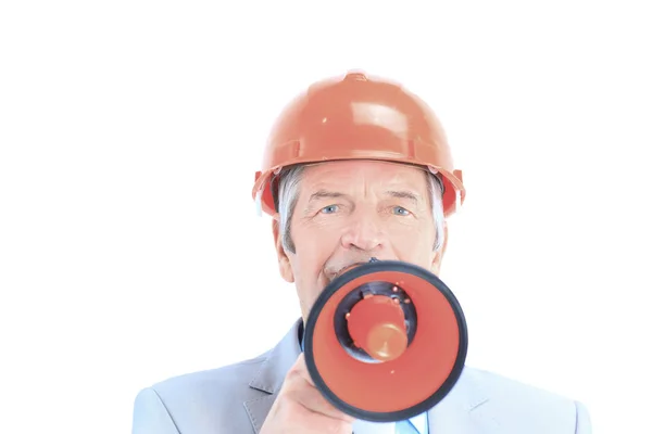 Closeup.Senior ingenieur met een megaphone.isolated op wit — Stockfoto