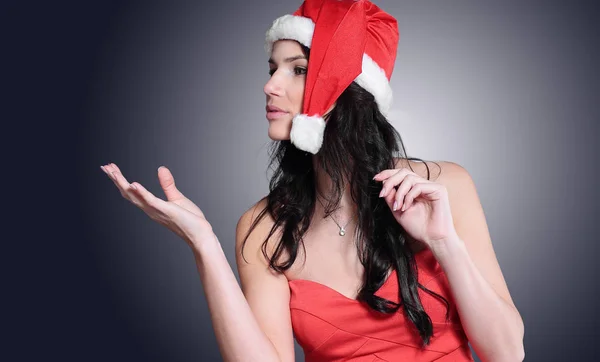 Woman in costume of Santa Claus showing to copy space — Stock Photo, Image