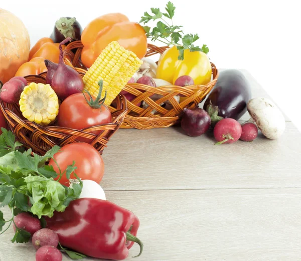 Frame of fresh vegetables on a wooden background — Stock Photo, Image