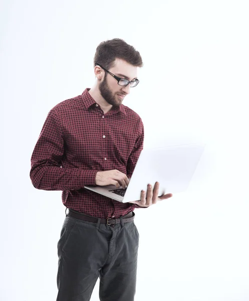 Administrador del sistema con un ordenador portátil contra fondo blanco — Foto de Stock