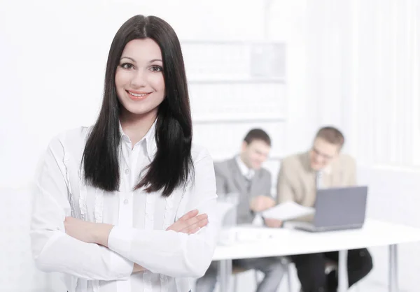 Ritratto di una donna Manager sullo sfondo dell'ufficio — Foto Stock