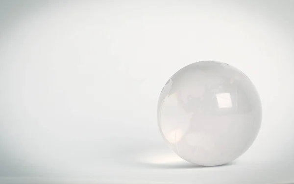 Petit globe.isolated verre sur un fond blanc . — Photo