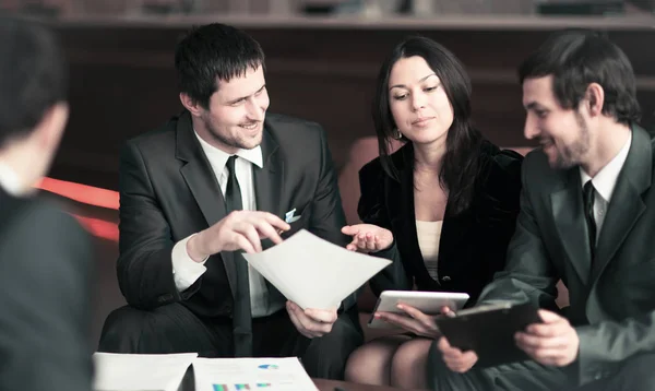 Group of successful businessmen. Discussing an important aspect with partners — Stock Photo, Image