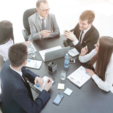 En iyi view.business ekibinden bir iş ile ilgili bir sorun tartışıyor.