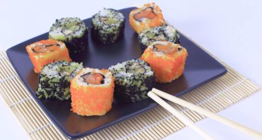 Sushi seti - Maki sushi ve chopsticks bir b farklı
