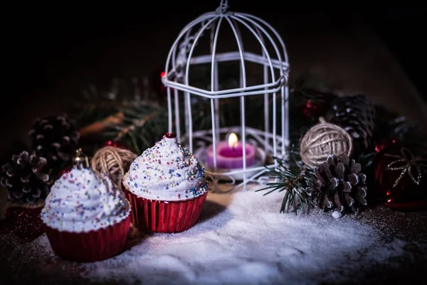 나무로 만든 컵케이크, 크리스마스초, 크리스마스 장식 — 스톡 사진