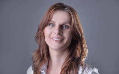 up.Portrait modern, başarılı ve genç bir kadın kapatmak