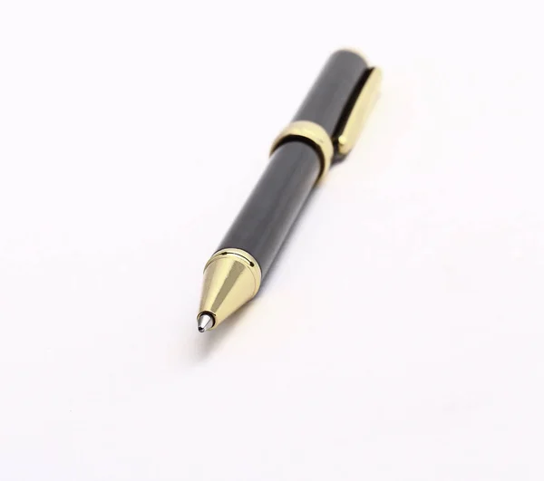 Elegante penna a sfera su sfondo bianco — Foto Stock
