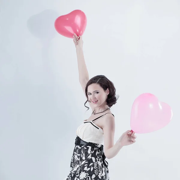 Kırmızı balonlar tutan mutlu genç kadın. kopya alanı ile fotoğraf — Stok fotoğraf