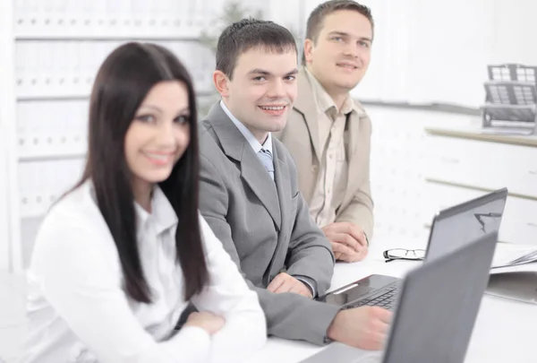 Prospective employees sitting on the workplace in the office — Stock Photo, Image