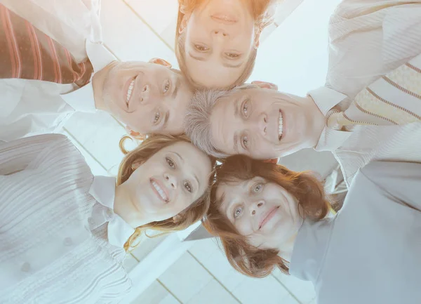 Close up.bottom view.friendly business team.isolated su bianco — Foto Stock