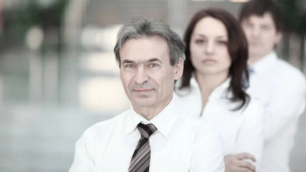 En pleine croissance. portrait d'une équipe d'affaires confiante au bureau. — Photo