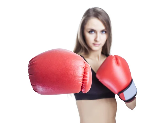 Концепція мети: портрет молодої спортивної жінки в боксерських рукавичках — стокове фото