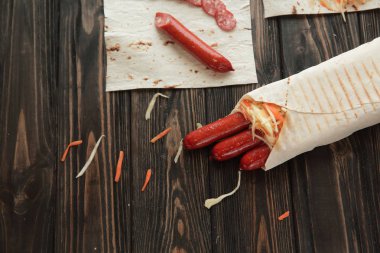 Pide üzerinde kopya alanı ile ahşap background.photo sosis