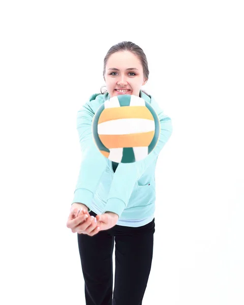 Спортсменка з волейбольним м'ячем. ізольована на білому — стокове фото