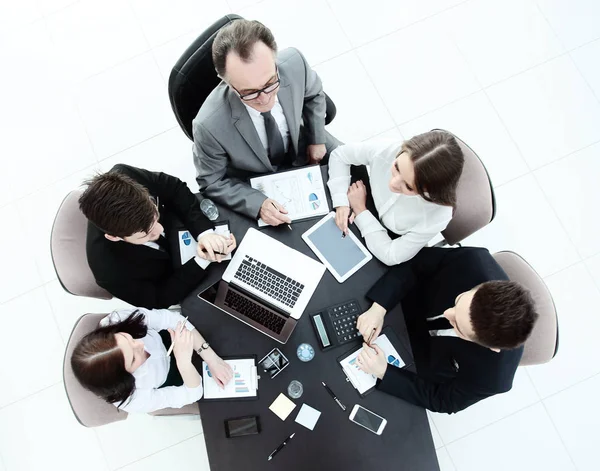 Top view.business team di lavoro con grafici finanziari — Foto Stock