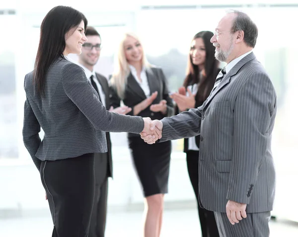 Handshake ženy, podnikatel a podnikání — Stock fotografie