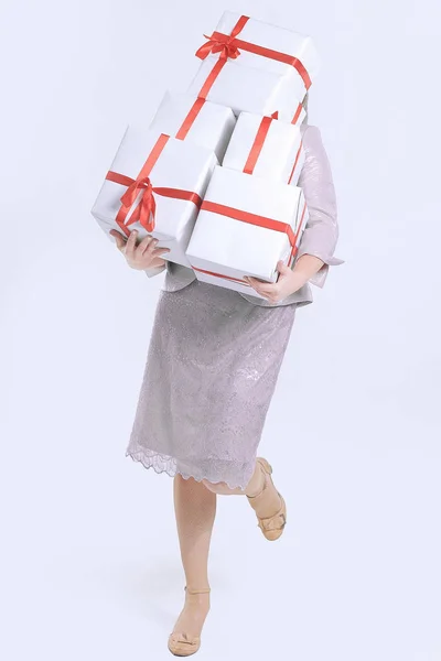 Primer plano de mujer con un montón de cajas de regalo . —  Fotos de Stock