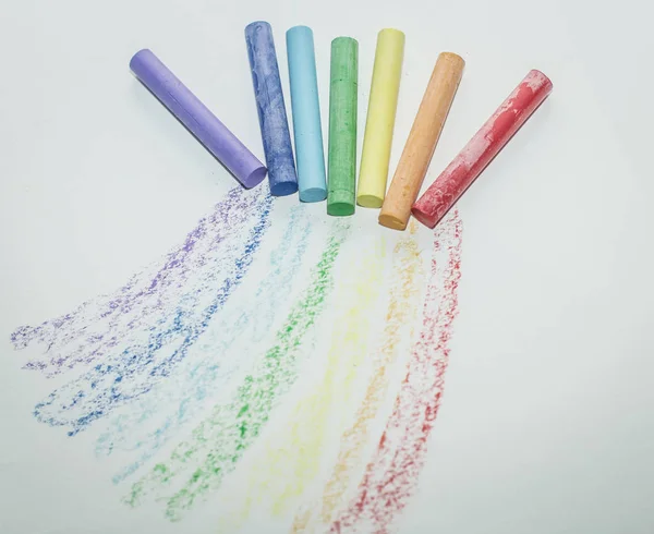 Crayones para dibujar. el concepto de creatividad infantil . — Foto de Stock
