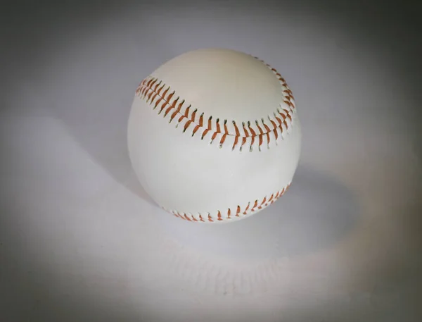 Beisebol ball .isolated em um fundo branco  . — Fotografia de Stock