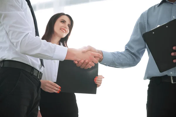 Business people shaking hands and finishing up meeting. — Stock Photo, Image
