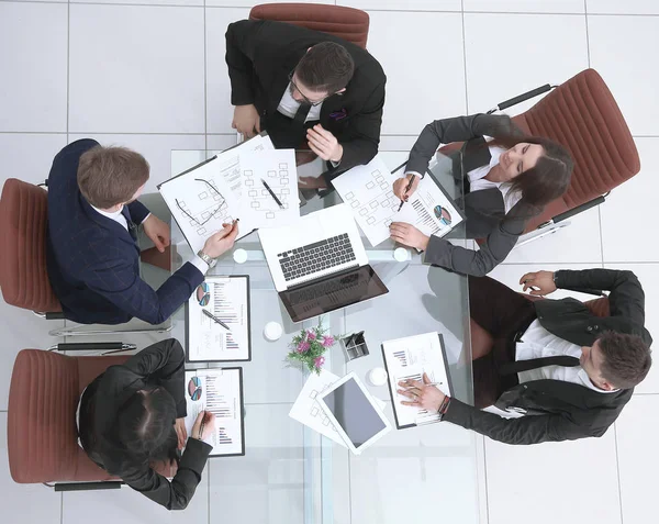 Widok z góry. biznes kobieta trzyma spotkanie robocze z zespołu business — Zdjęcie stockowe