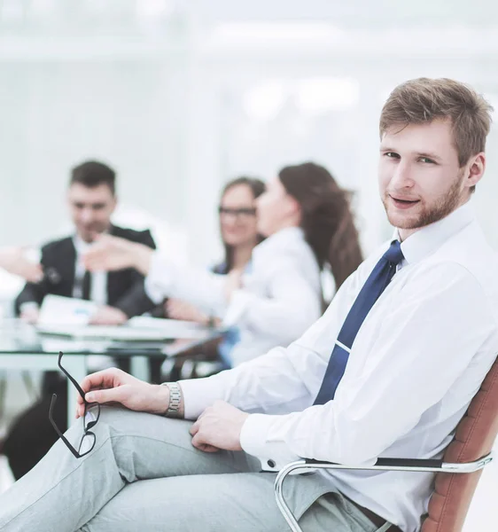 Ledande jurist i företaget i bakgrunden av arbetsmötet affärsteamet — Stockfoto