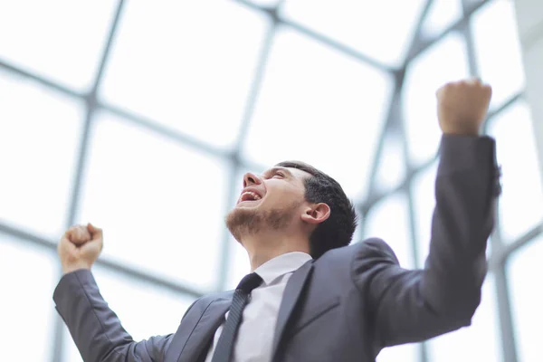 Sluit up.very gelukkig zakenman in zijn kantoor — Stockfoto