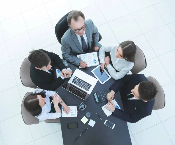Top view.business team di lavoro con grafici finanziari — Foto Stock