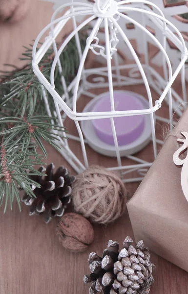 Primo piano di candela di Natale vintage su uno sfondo di legno . — Foto Stock