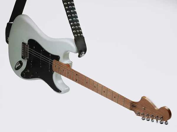 Primo piano .modern chitarra elettrica su sfondo bianco . — Foto Stock